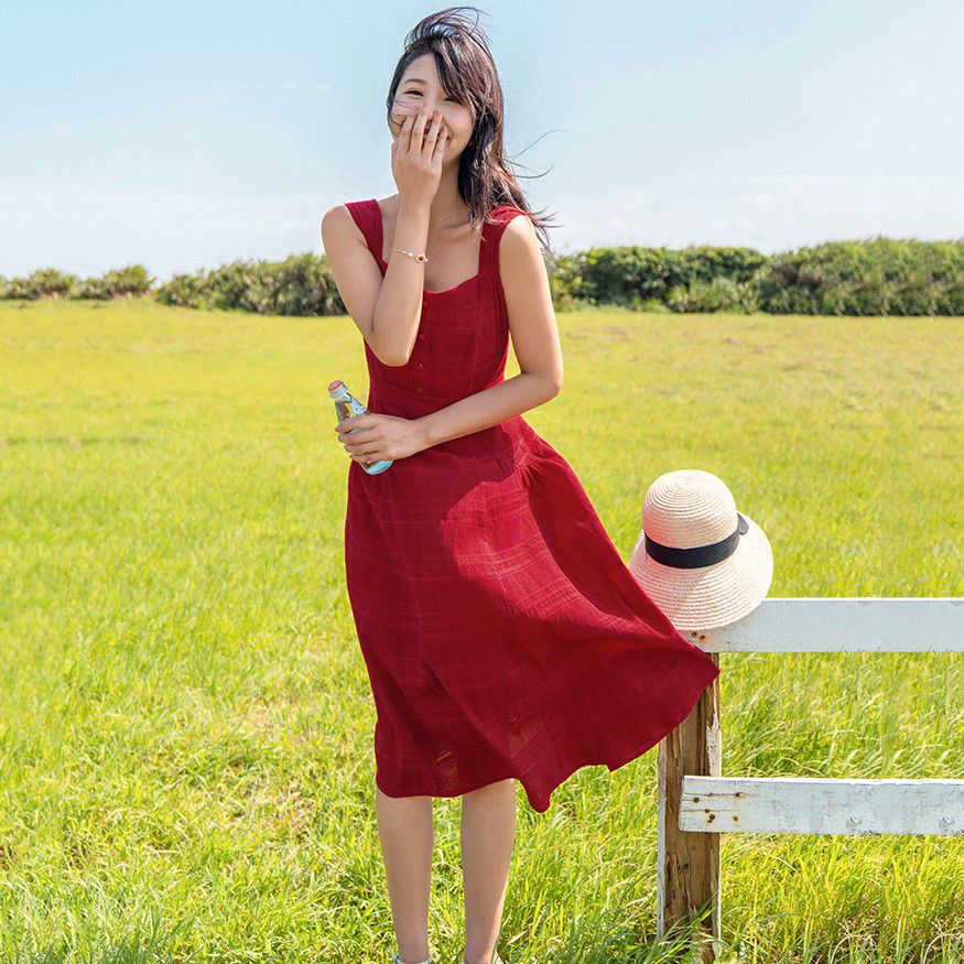 原创女人穿红裙子,不能忽视4点,正确选择摆脱俗气感