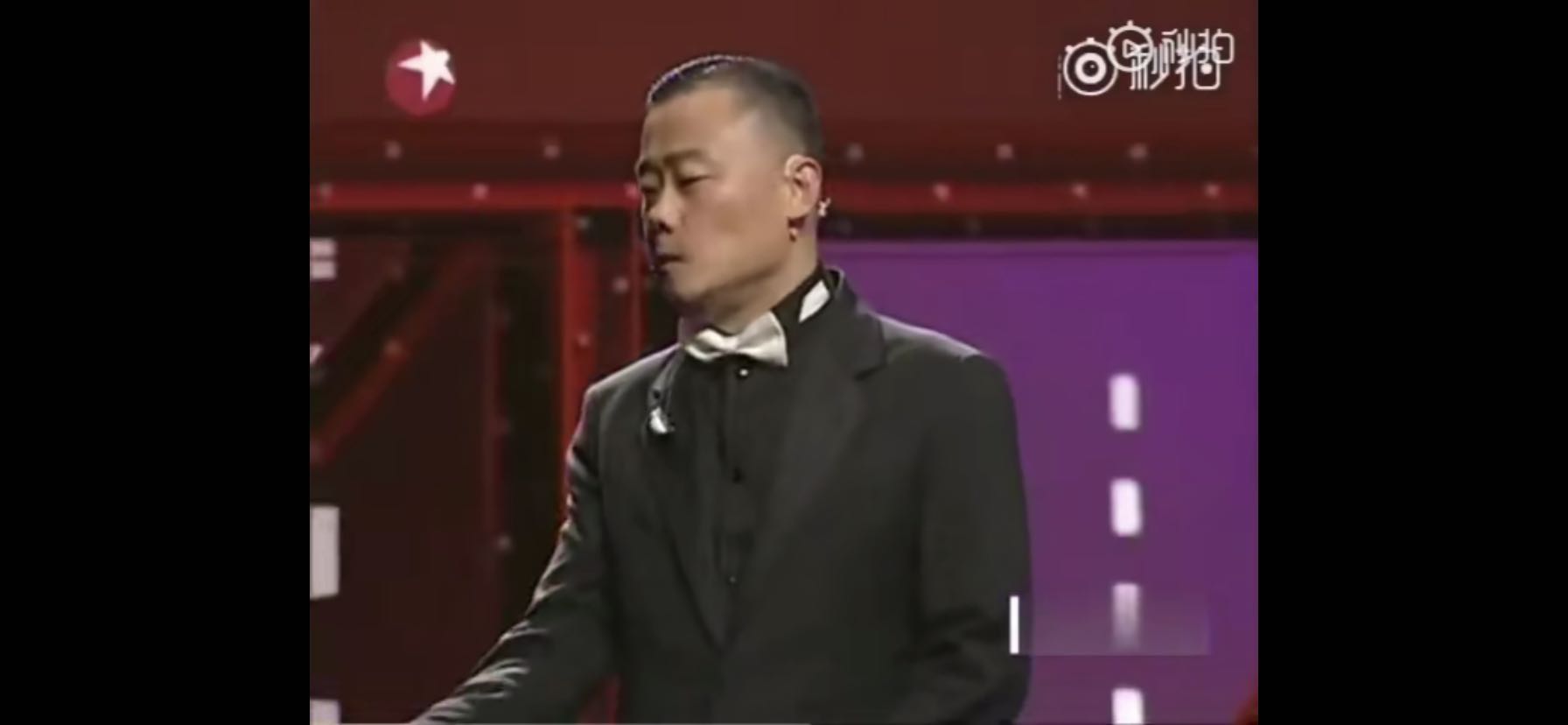 原创周立波晒曾经脱口秀表演片段,调侃"造谣",还晒和老婆的近照