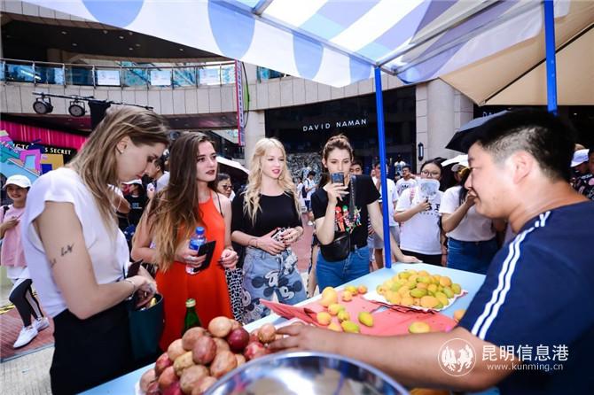 打卡昆明网红美食集市抖音小哥哥小姐姐带你一起抖