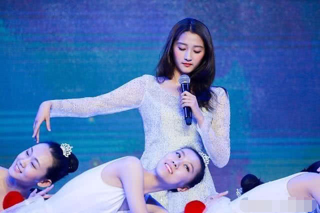女明星谁的粉丝是第一 22bd09d8546543c78d714644b456bcef.jpeg