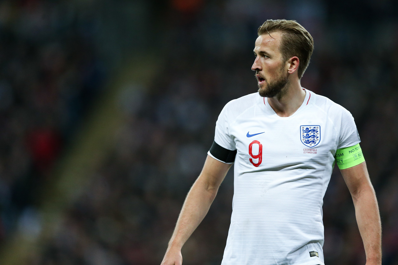 镜报:致敬英格兰传奇前锋格里夫斯 凯恩将出演