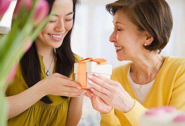 婆婆最怕儿子怎么对她 2b05088144914519b965434304eb24ba.jpeg