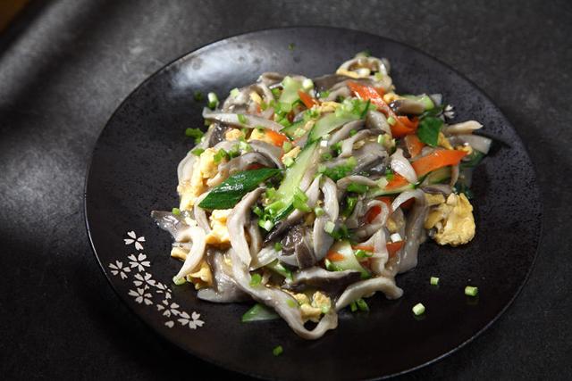 食谱丨家常烧鸡蛋,清淡却回味,家常菜不平菇!煲排骨汤时为什么不能先放盐图片