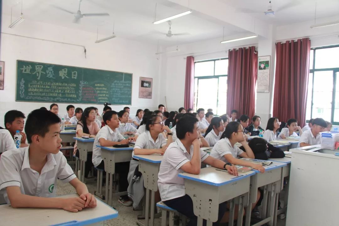 硕士生和研究生哪个比较厉害些 4352b4fbe6c3441fbb24ad7a1fa3daff.jpeg