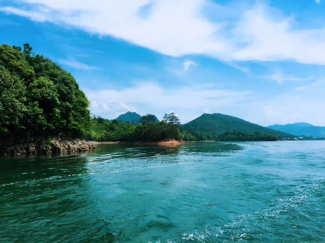 安徽最美的1个湖,与黄山相映成辉,你去过吗_太平湖