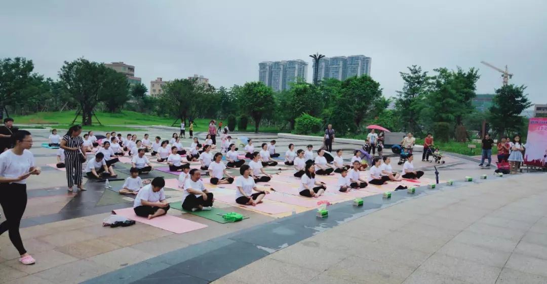 【凤祥社区】全民健身快乐瑜伽半岛官网幸福人生(图3)