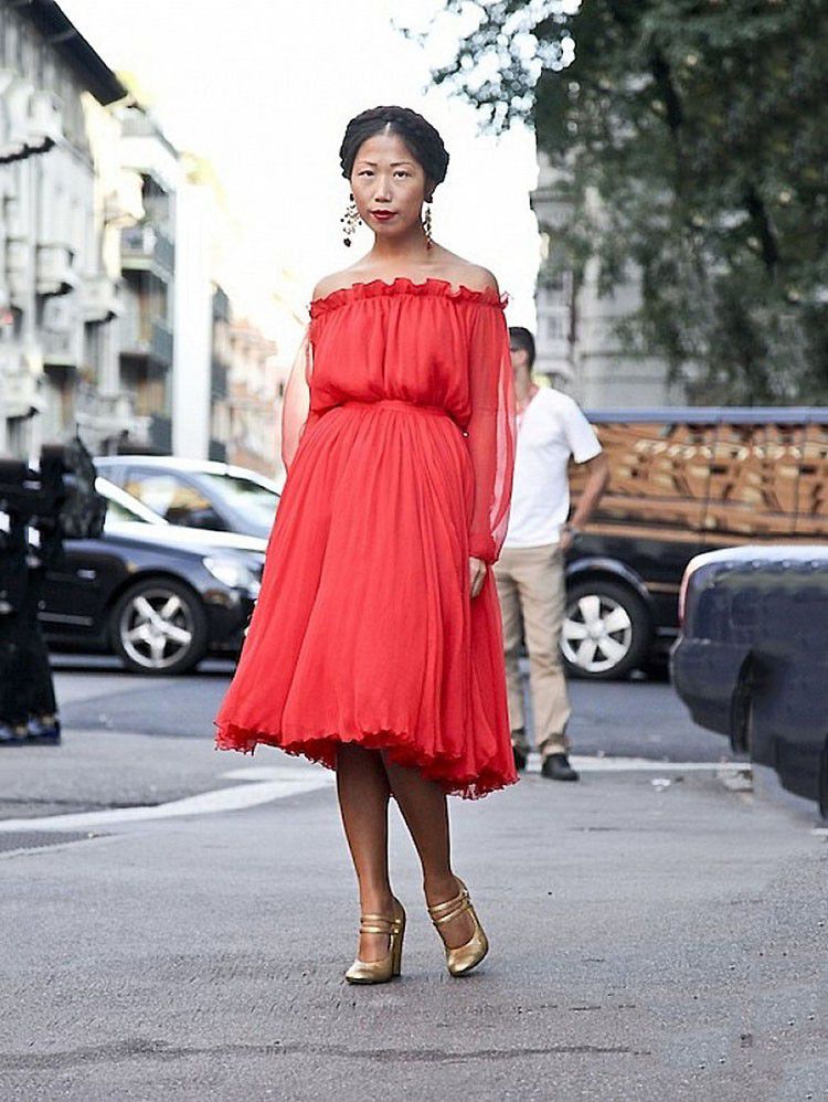 原创女人穿红裙子,不能忽视4点,正确选择摆脱俗气感