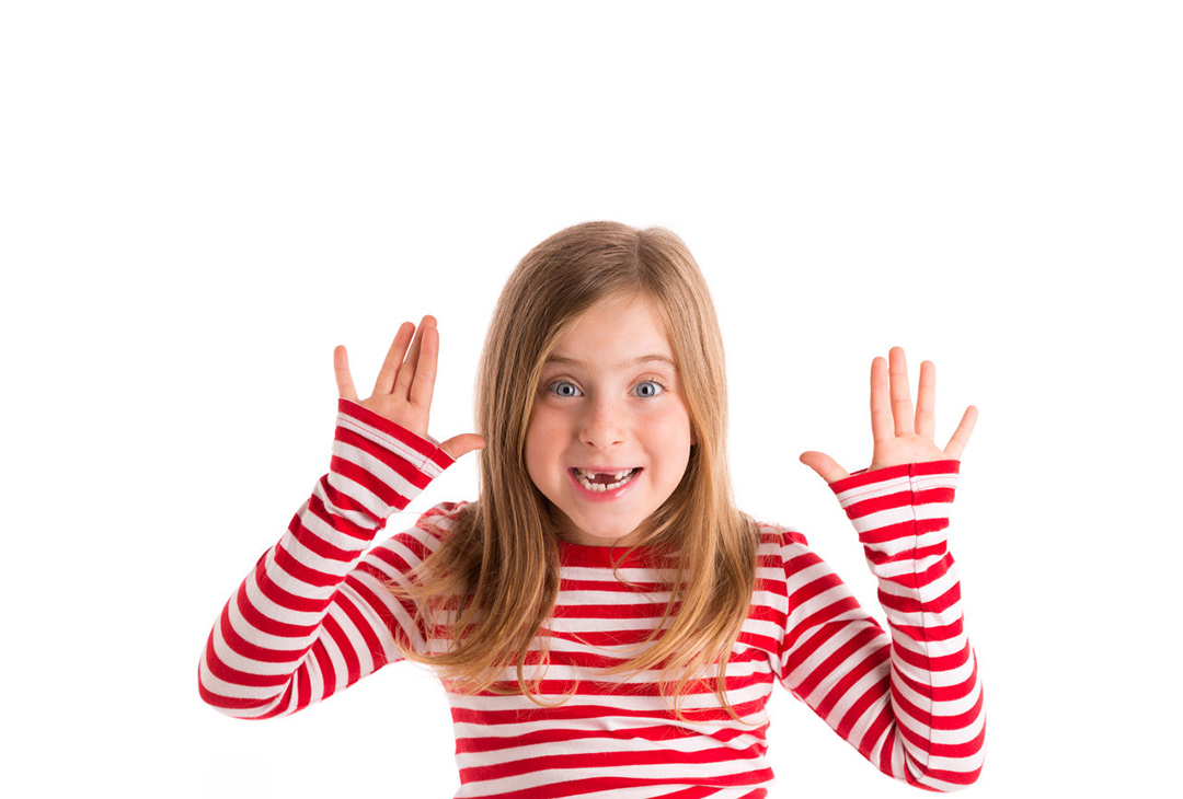 原创            小孩子睡觉时经常踢被子,仅仅是因为热的原因吗?