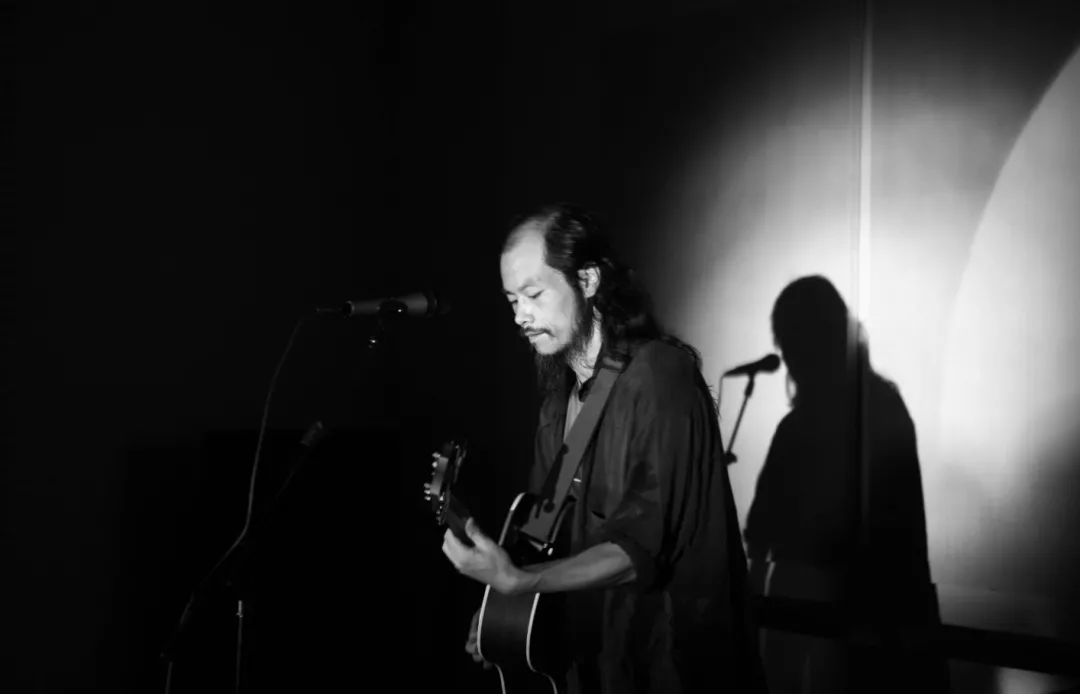 到底什么是摇滚什么是民谣 793dbf0563f14778920a92a5b55ce366.jpeg