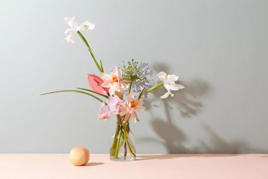 瓶子老师说,不能插得满满当当, 其夏日意境在于留白.