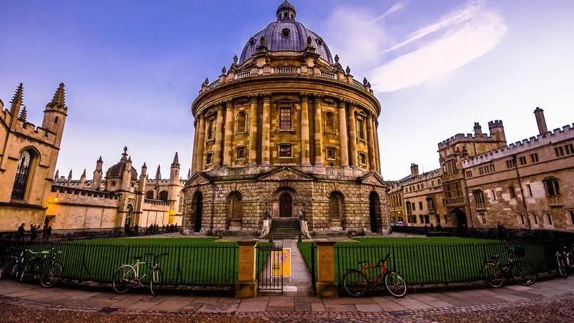 牛津大学是英语世界最古老的大学,没有之一.1.