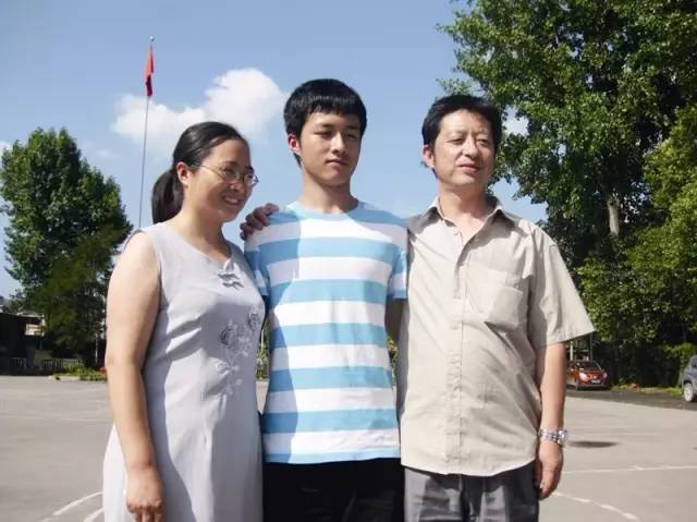 2019年贵州高考成绩出炉铜仁石阡二中的学子夺得全省文科状元