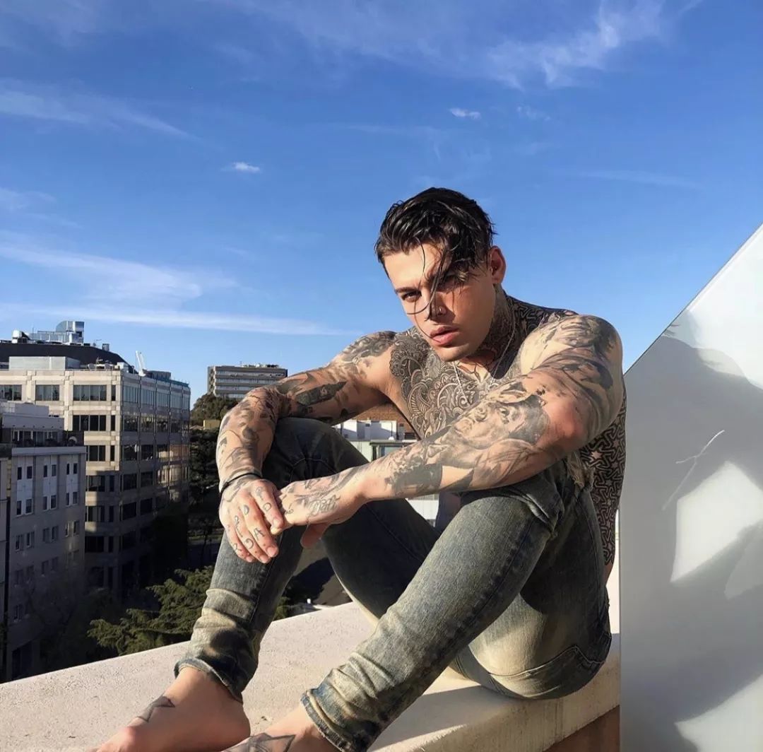 西班牙纹身男模stephen james告诉你如何经营自己的朋友圈