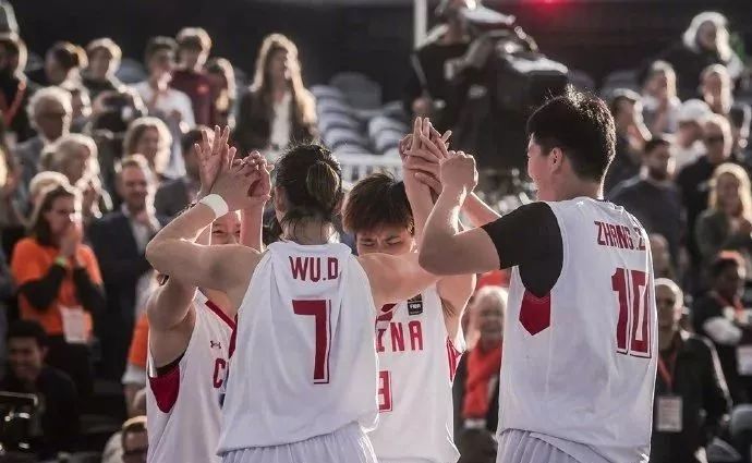 第一个世界冠军！中国女篮创造历史！