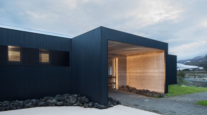 冰岛这家酒店，坐在酒吧就能看极光