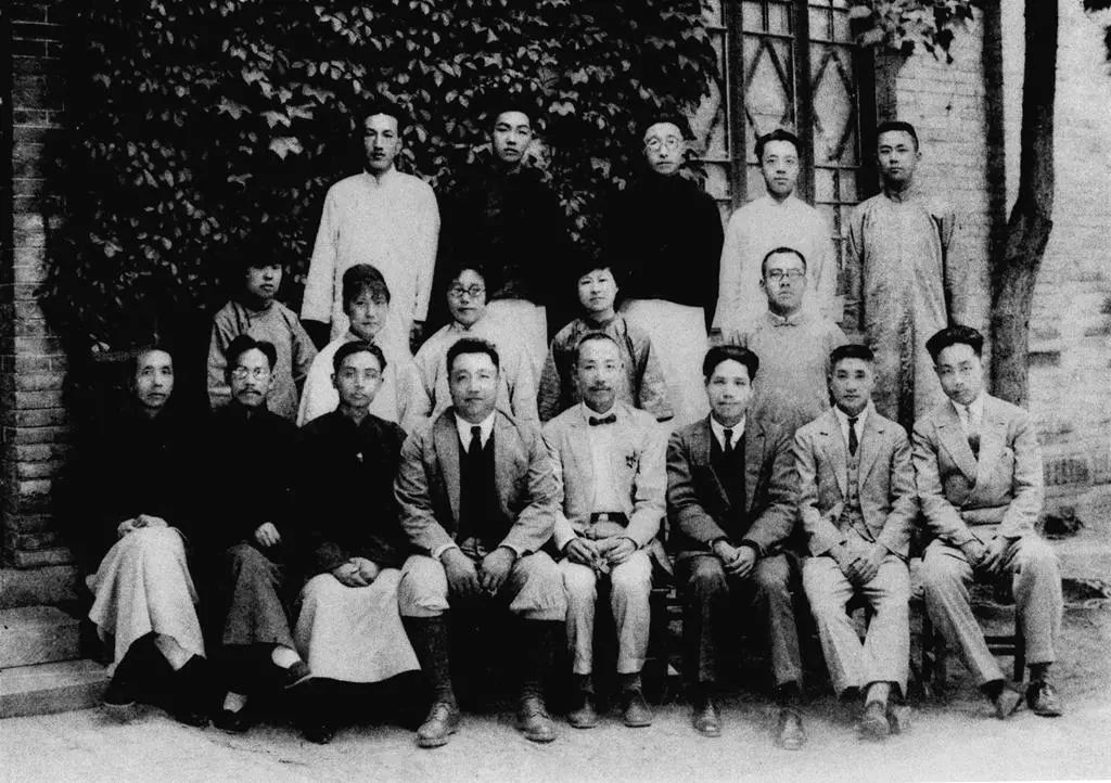 合并与停顿,国立艺专于1930年代中期恢复校名为国立北平艺术专科学校