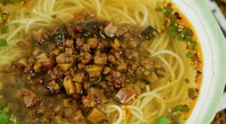 [家常美食的做法:香菇肉燥面，这样的做法简单又美味] 香菇肉燥的做法