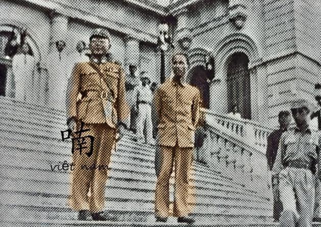 1945年中国军队入越南接受日军投降上色照胡志明随卢汉见证历史