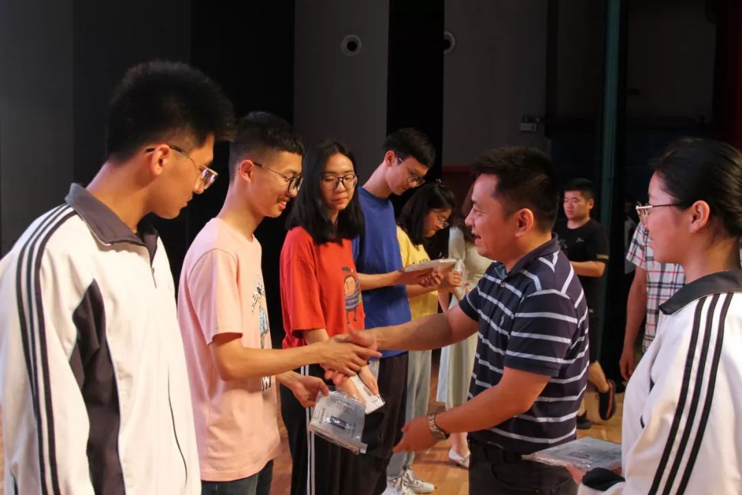 青春不负未来可期我校举行2019届高三毕业典礼