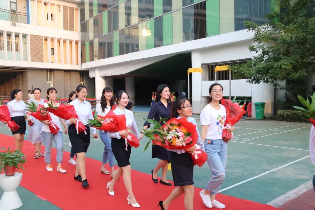 最好的我们最美的遇见记郑州大学实验小学2019届最好的我们毕业典礼