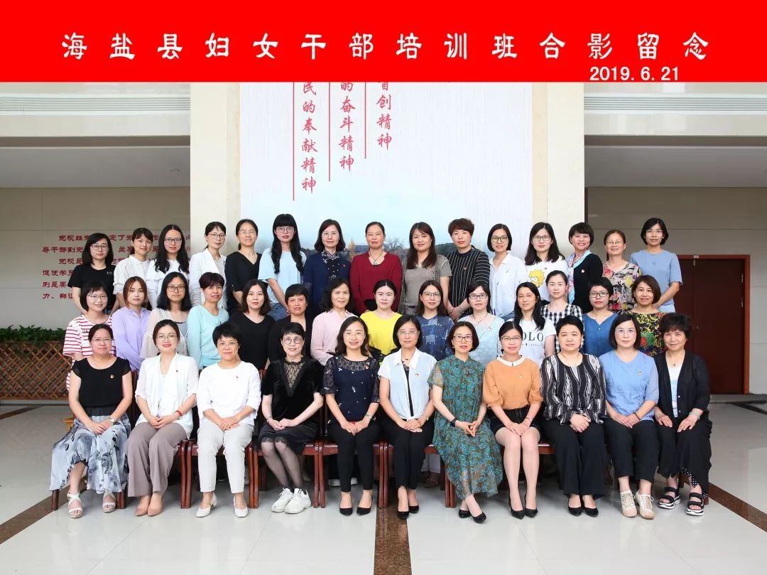 看到这个照片,你是否不禁问小编,"小编,这么多小姐姐合影,你们有啥大