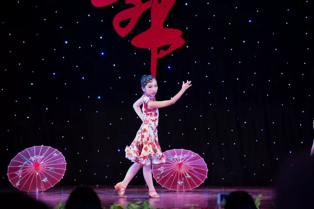 蓝色的梦舞蹈视频 cfff37ea1ded478d802a76e27f0c34e2.jpeg