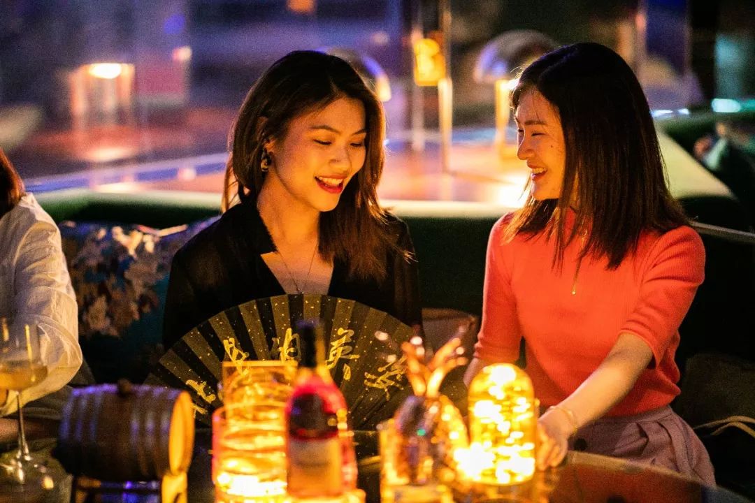 魔都刮起一阵入夜新风潮夏夜露台party一票难求