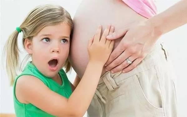 【“我怀孕时宝宝很安静，果然生了个文静姑娘”宝妈们：我家也是！】 怀孕宝宝很安静