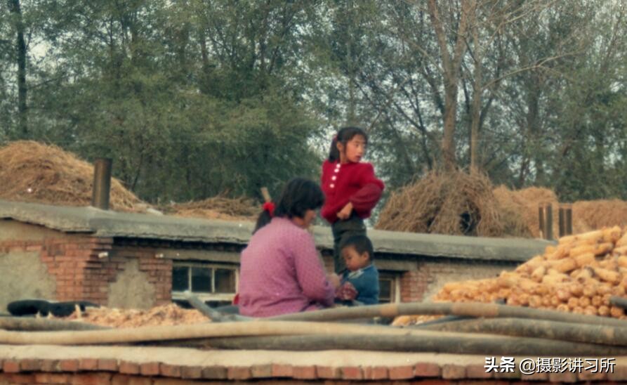 80年代北方乡村儿童几乎各个都像小乞丐没什么零食和玩具