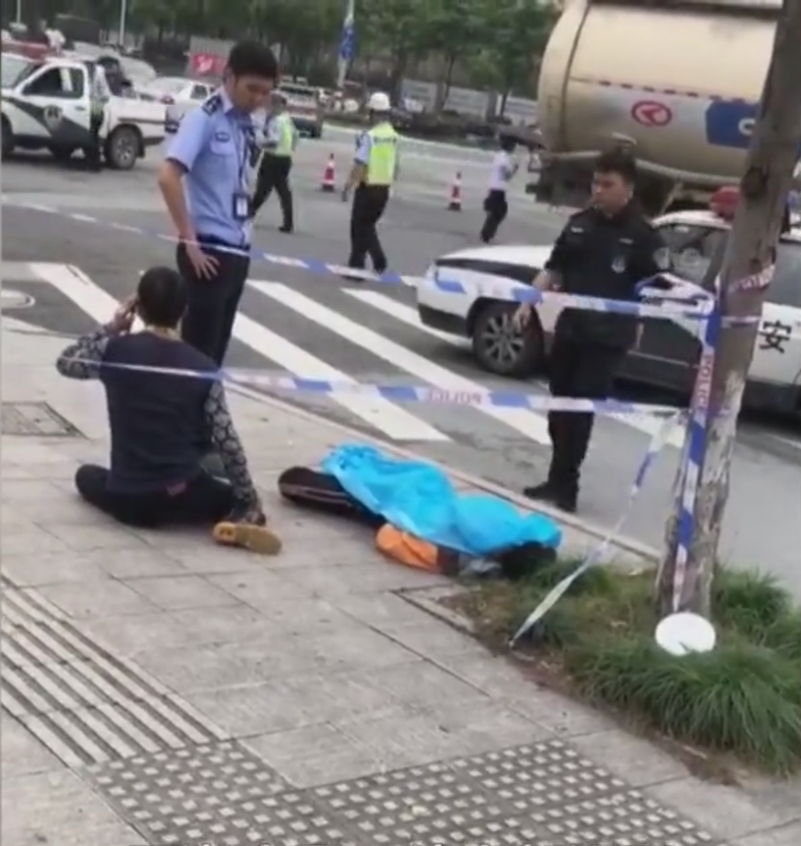 外卖小哥遇车祸身亡经理让其家人继续送餐