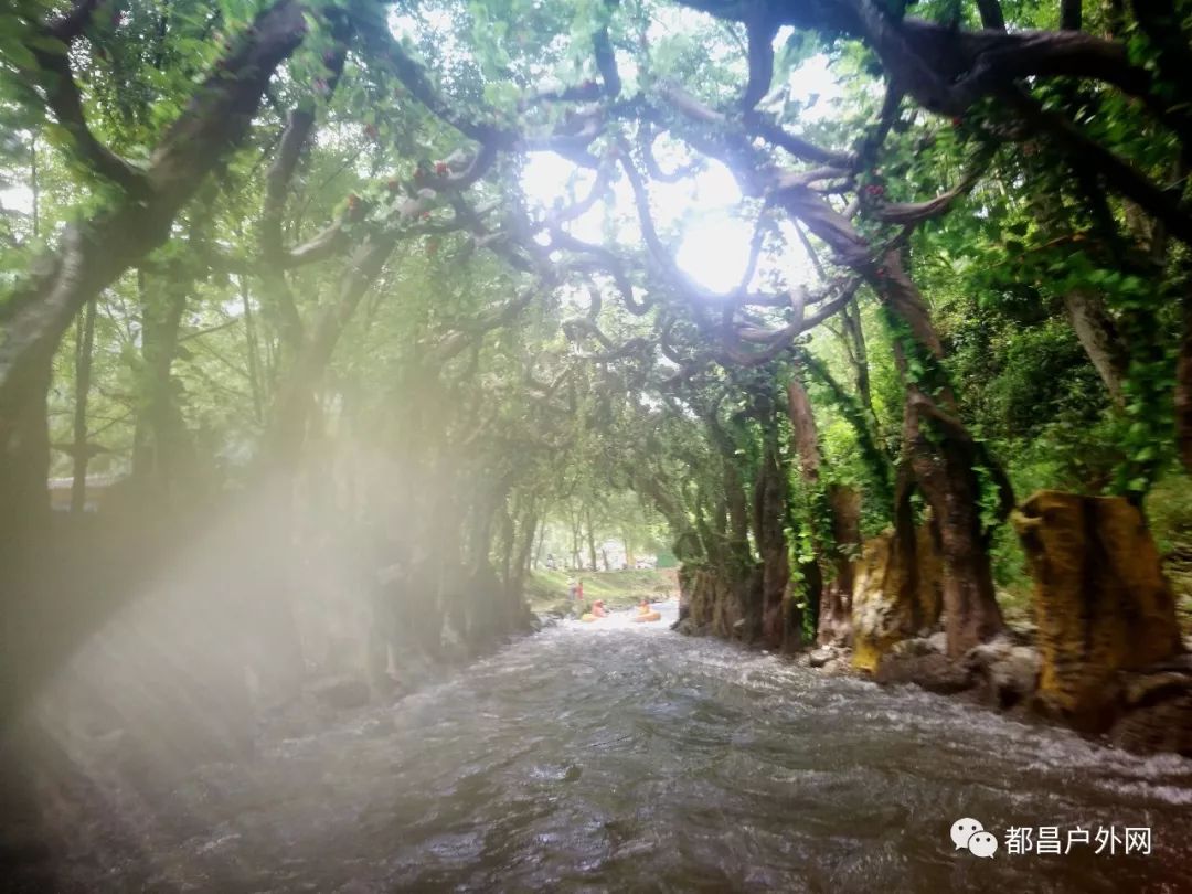 庐山西海将军峡9D玻璃天桥及漂流踩线之旅