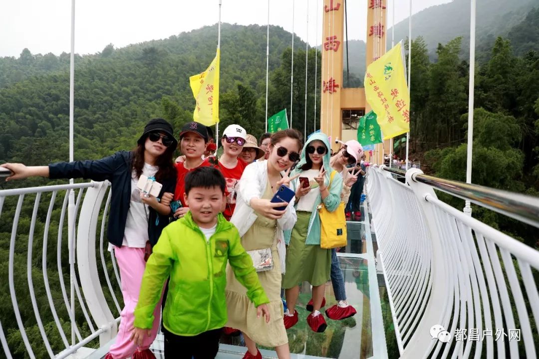 庐山西海将军峡9D玻璃天桥及漂流踩线之旅