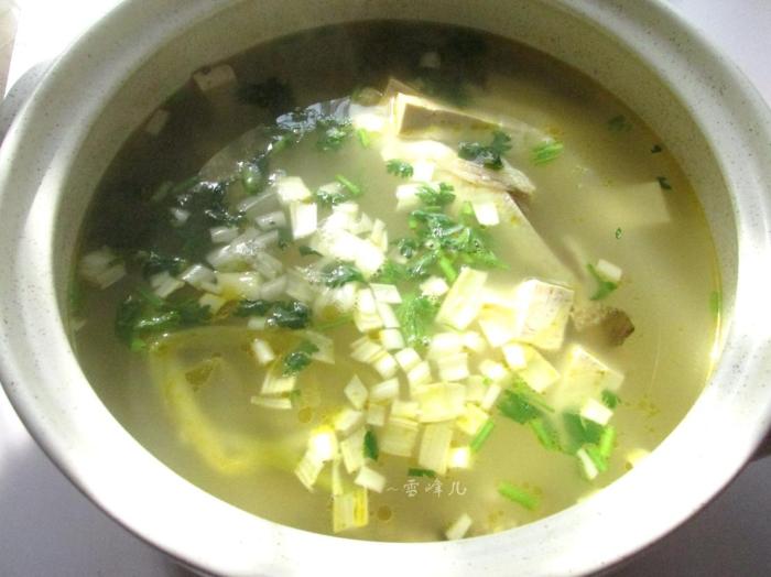 野生梭鱼做出的鱼汤鲜美好喝, 加入豆腐更棒