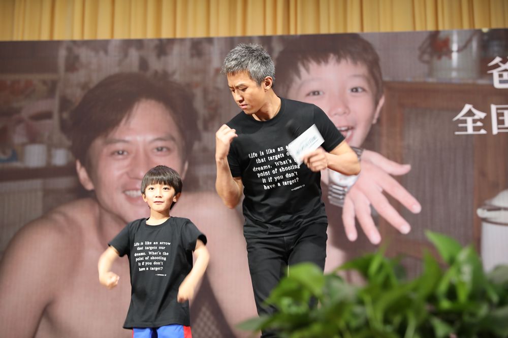 不走恶搞路线的邓超来华一光谷和家长孩子们交心了