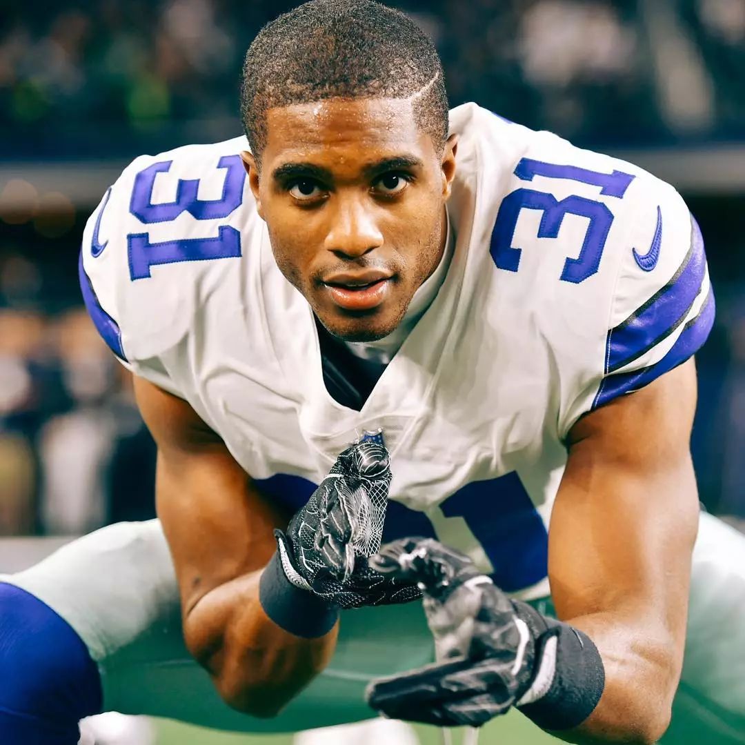 立定跳远世界纪录3米73是啥样…