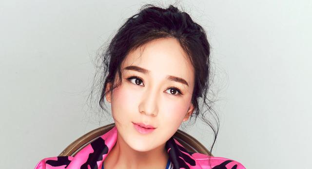 龙梅子不按套路出牌的《都说》,看不懂的歌名