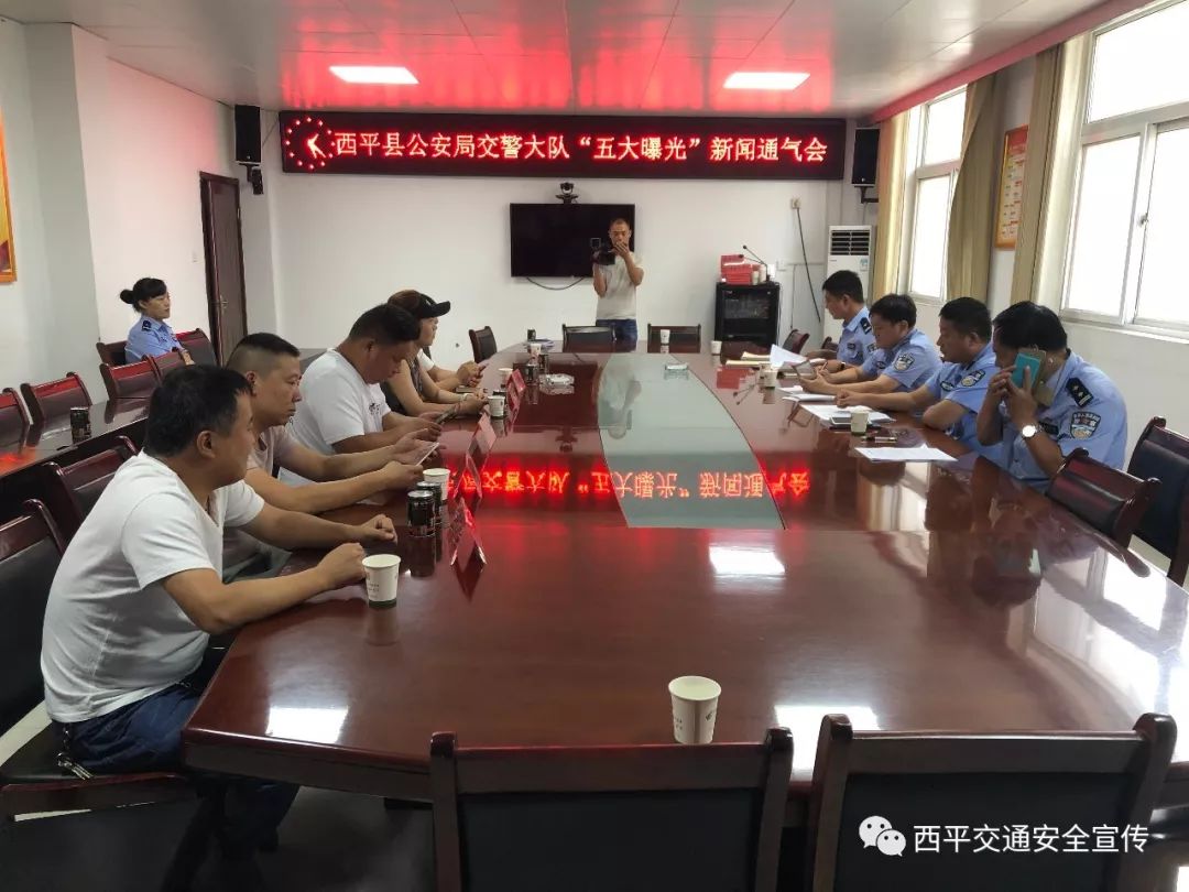 三张村人口_闯红灯三张照片(2)