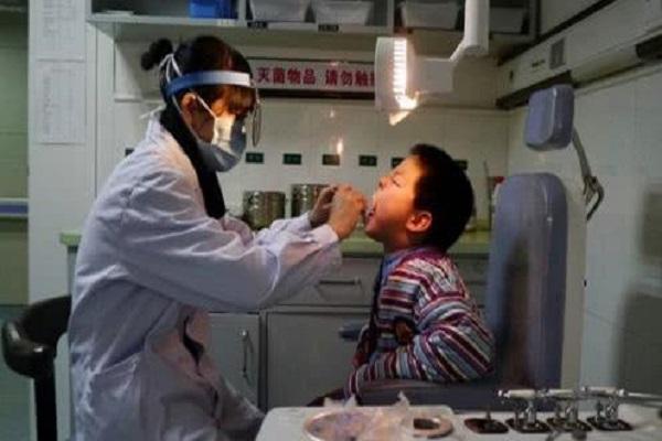                     原创            孩子被鱼刺卡住，很多父母的做法，不仅帮不了忙还会害了宝宝