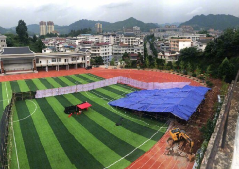原创周蓬安：操场埋尸案，推土机司机应该尽快缉拿归案