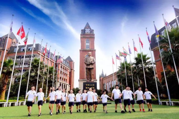 这竟然是英伦国际学校,也太魔性了!