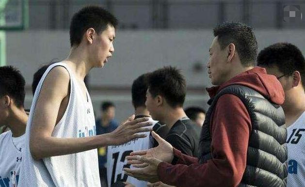                     1米6爸爸生出1米8的娃，他怎么做到的？原来长高的秘诀就2条