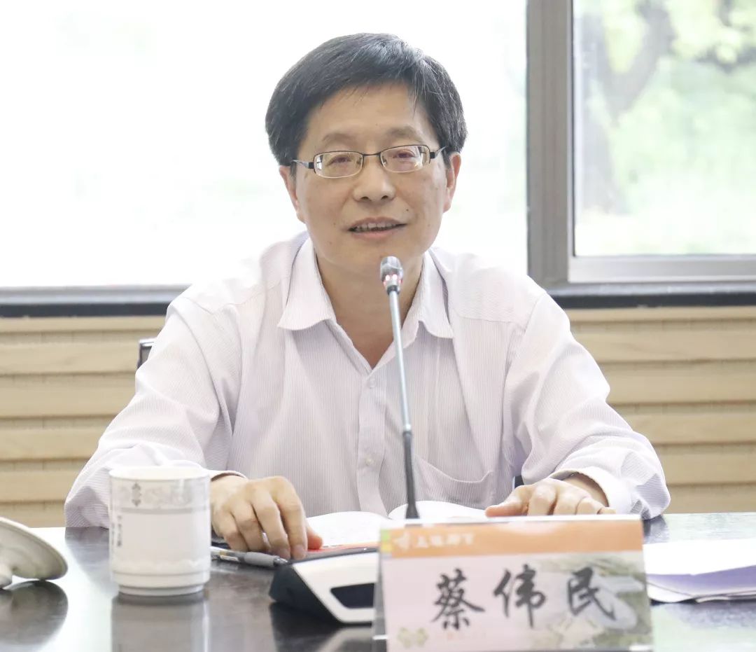 座谈会上,蔡伟民肯定了廊下镇的志愿服务工作,他指出,志愿服务工作要