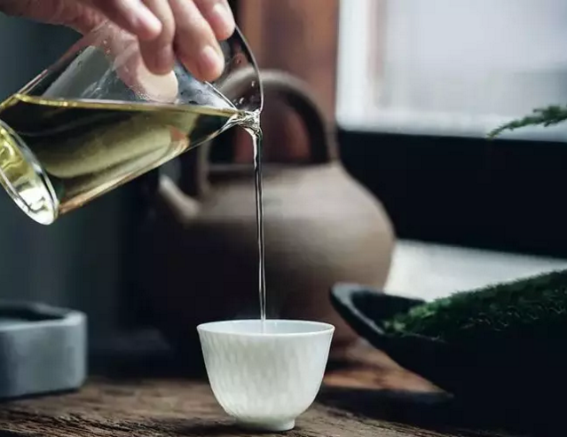 白茶 [为什么只有被“叫醒”的老白茶，才能泡的更香！] 