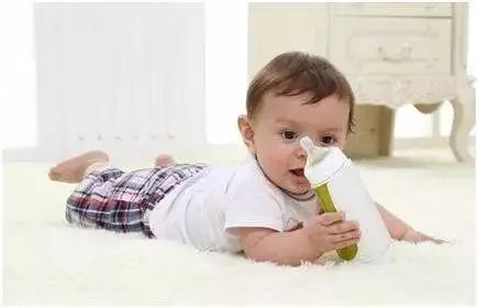 【宝宝不吸奶嘴、抗拒奶瓶？原因对策都在这了！】 奶嘴