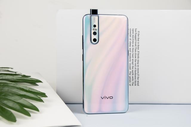 vivos1pro仲夏梦美图鉴赏神仙颜值下暗藏着行业最强自拍性能