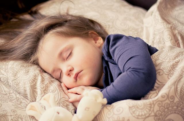 原創
            孩子睡覺老是蹬被子，除了熱，這些原因不要忽視，不然影響發育 親子 第2張
