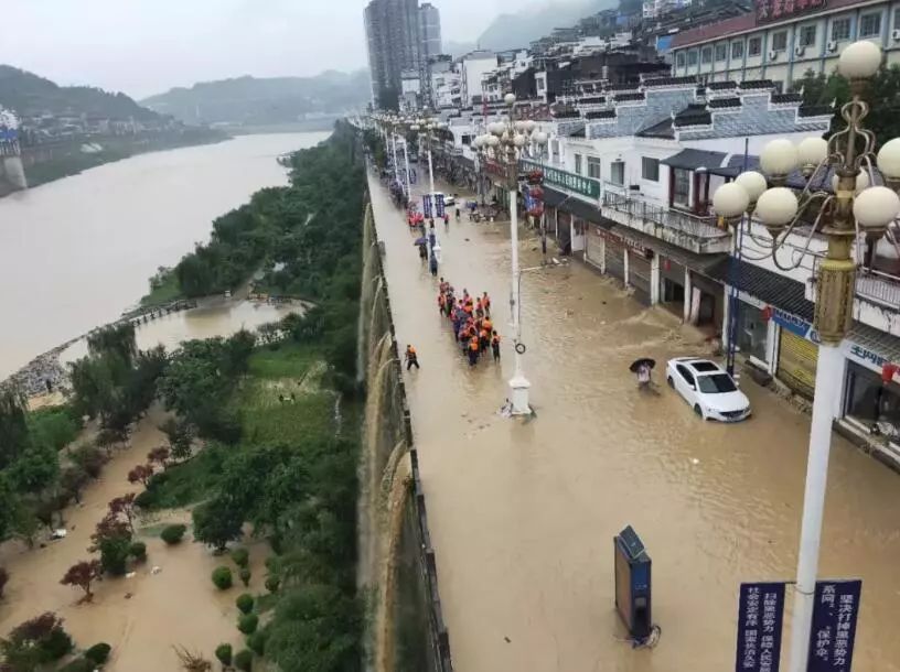 6月22日,暴雨后的沿河县城