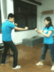 爆笑gif图:妹子,发生什么事情了怎么忧伤?