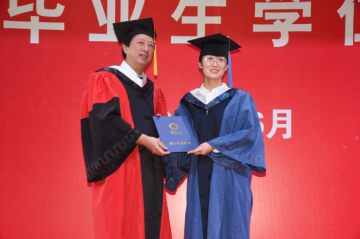 00,在雄壮的国歌声中,郑州大学第二附属医院,第二临床学院2019届研究