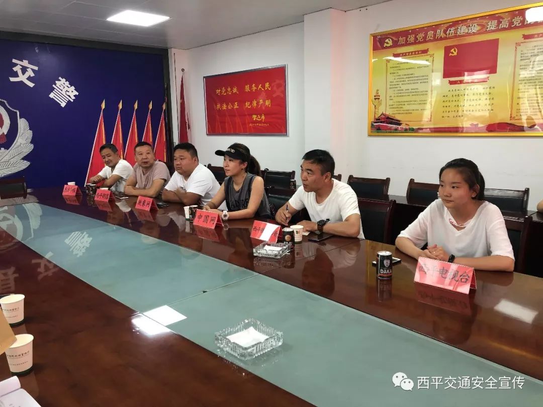 三张村人口_闯红灯三张照片(2)